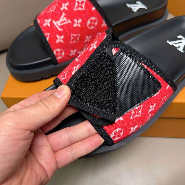 工厂价 LOUIS VUITTON 路易威登原单品质 LV魔术贴一字拖，官网爆款男士魔术贴拖鞋 专柜同步发售 ！意大利进口原版面料 原厂特供原版底 码数：38-