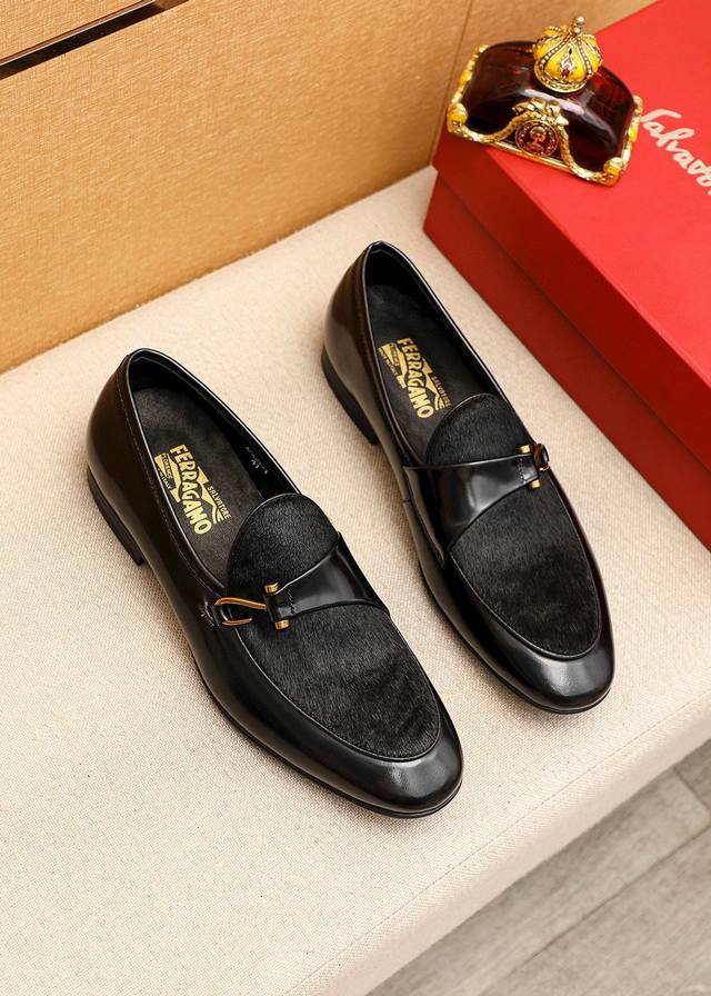商品商标：Ferragamo 菲拉格慕 休闲皮鞋正码码数: 38-44 45订制 商品材料：精选 进口头层小牛皮鞋面+经典五金扣，进口水染牛皮内里。强烈立体视觉