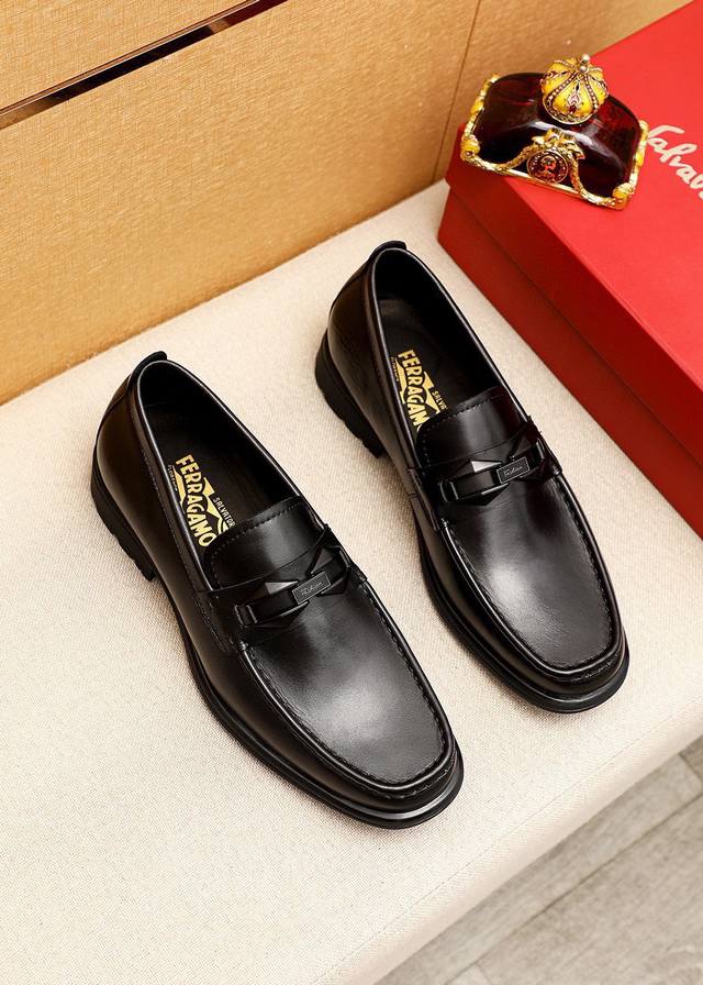 商品商标：Ferragamo 菲拉格慕 休闲皮鞋正码码数: 39-44 38.45.46订制 商品材料：精选 进口头层小牛皮鞋面+经典五金扣，进口水染牛皮内里。