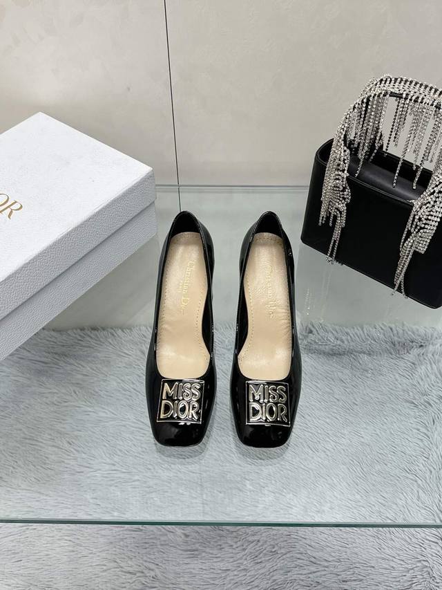 工厂价： MISS DIOr fw2025new arrival～迪奥跟鞋系列D家25开春款 专柜同步最新款迪奥小姐 精致玛丽珍新品missdior 五金扣件，
