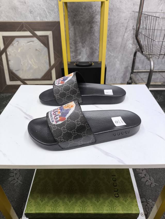 实价 情侣款 GUCCI-古奇 百搭休闲拖鞋，进口原版材质，羊皮内里 高档舒适，原版大底轻盈耐磨！纯手工制作，细节决定品质！37-44 35.36.46.47定