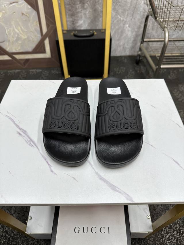实价 情侣款 GUCCI-古奇 百搭休闲拖鞋，进口原版材质，羊皮内里 高档舒适，原版大底轻盈耐磨！纯手工制作，细节决定品质！37-44 35.36.46.47定