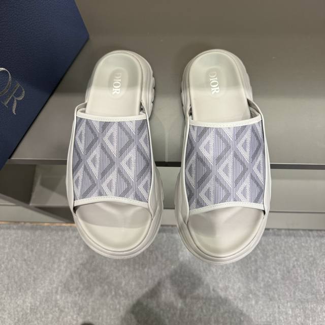 码数38-45Dior迪奥 最新款H-Town 系列 Oblique 厚底 拖鞋 凉鞋原版购入开发 做货 这款 Dior H-Town 凉鞋致敬运动风格经典标识