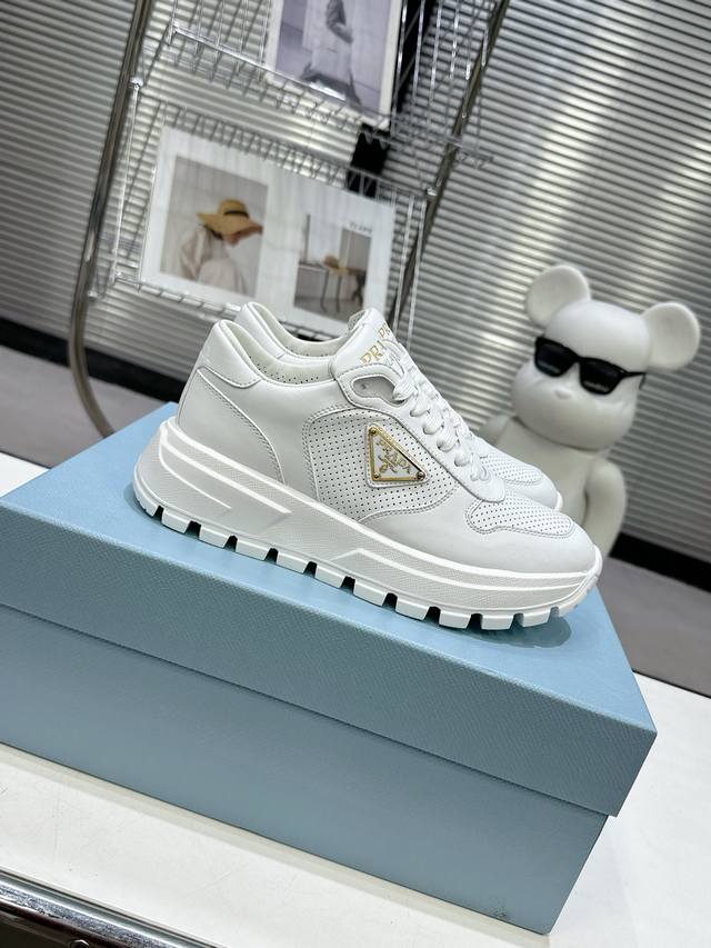 PRADA* P: 情侣款Size: 女款35-40.男款39-44. 45定做 PRADA 225普拉达新品，实力来袭！众多网红同款，时髦百搭nice单品，意