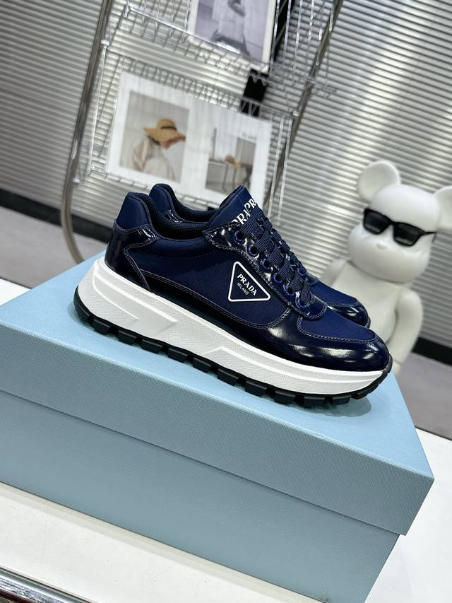 PRADA* P: 情侣款Size: 女款34-40.男款39-44. 45定做 PRADA 225普拉达新品，实力来袭！众多网红同款，时髦百搭nice单品，意