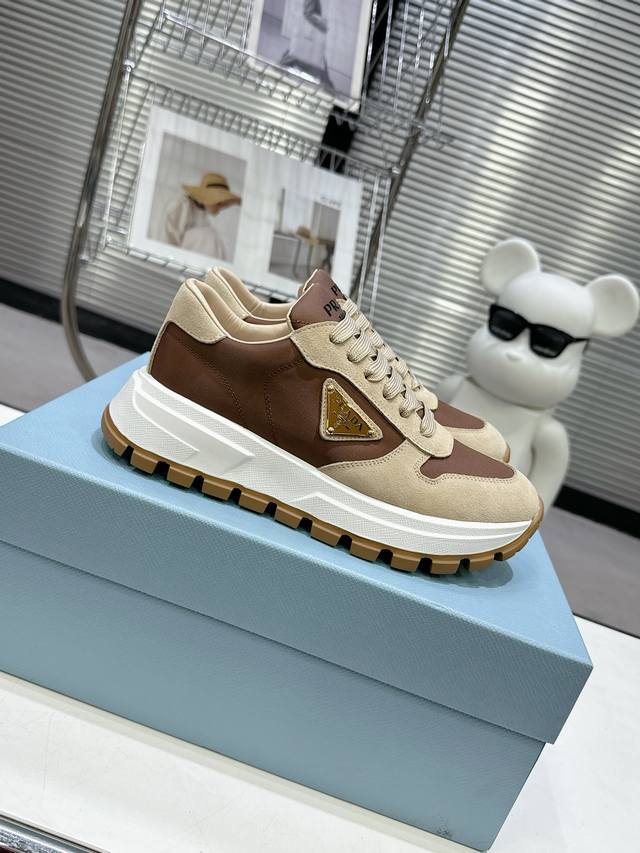 PRADA* P: 情侣款Size: 女款34-40.男款39-44. 45定做 PRADA 225普拉达新品，实力来袭！众多网红同款，时髦百搭nice单品，意