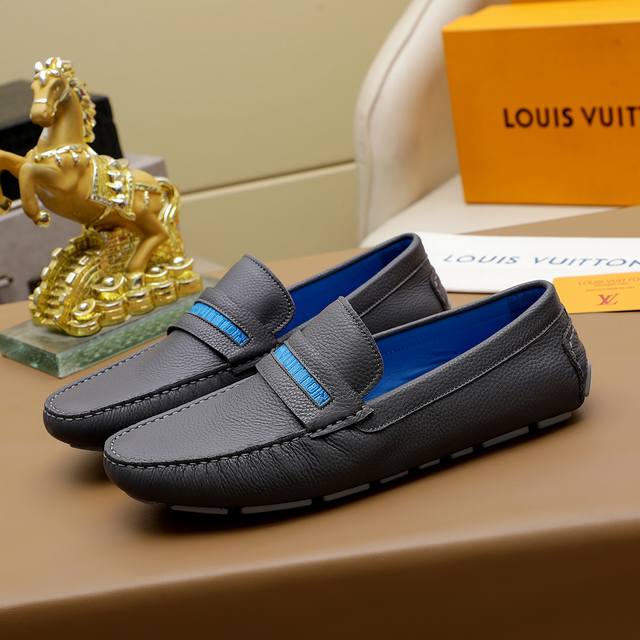 工厂价 LOUIS VUITTON 路易威登 专柜同步挺阔流畅大方的楦型设计，以精湛缝线勾勒休闲鞋履的雅致情怀，描写男人自信的轮廓看似简约的一款，实际做工相当复
