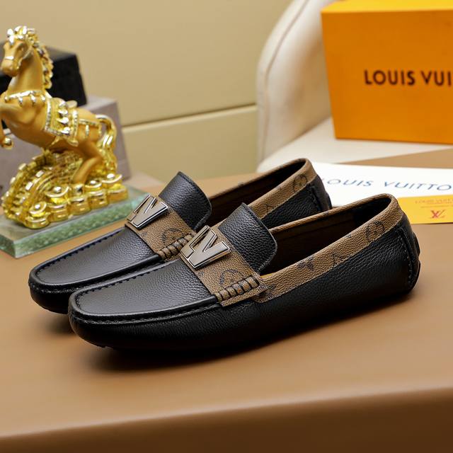 工厂价 LOUIS VUITTON 路易威登 专柜同步挺阔流畅大方的楦型设计，以精湛缝线勾勒休闲鞋履的雅致情怀，描写男人自信的轮廓看似简约的一款，实际做工相当复