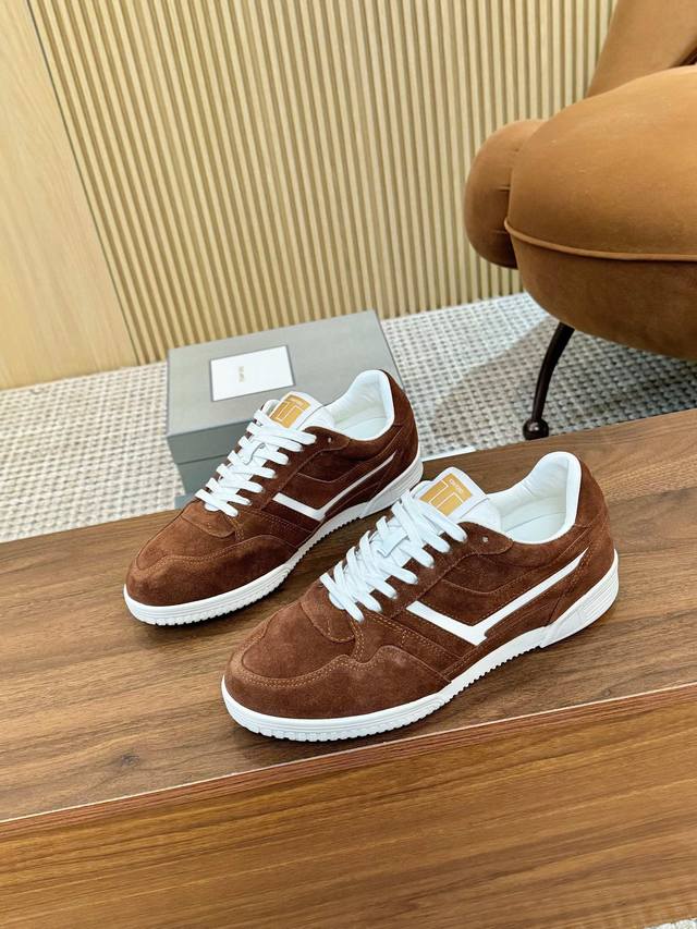出厂价 汤姆 TOM FORD 美国时尚轻奢2025爆款款size：39-45TOM FORD来自欧美品牌，贸易原单，国内罕见，不易撞款 春夏穿到秋冬，跨越温差