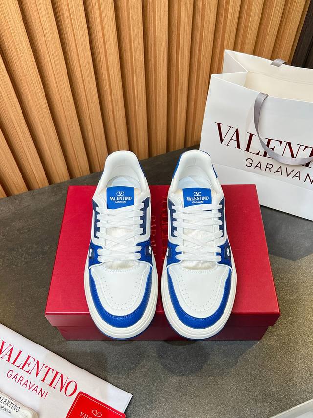 Valentino 顶级P: 情侣款，码数:35 44 45定做 华伦天奴 情侣款运动鞋系列Valentino 2025最新款情侣运动鞋 明星同款 火爆发售.