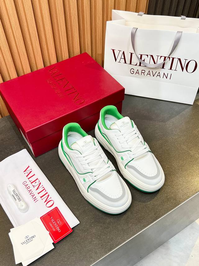 Valentino 顶级P: 情侣款，码数:35 44 45定做 华伦天奴 情侣款运动鞋系列Valentino 2025最新款情侣运动鞋 明星同款 火爆发售.