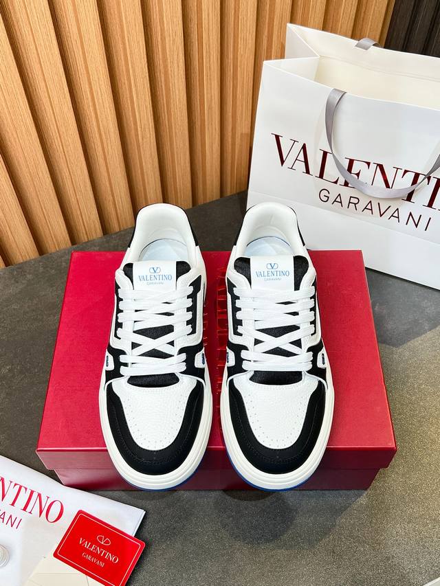 Valentino 顶级P: 情侣款，码数:35 44 45定做 华伦天奴 情侣款运动鞋系列Valentino 2025最新款情侣运动鞋 明星同款 火爆发售.
