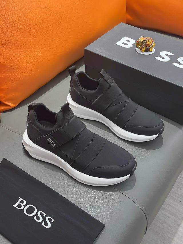 商品名称：BOSS 波士 正规码数: 38-44 套脚鞋 商品材料：精选 牛皮鞋面，舒适羊皮内里 ；原厂大底。