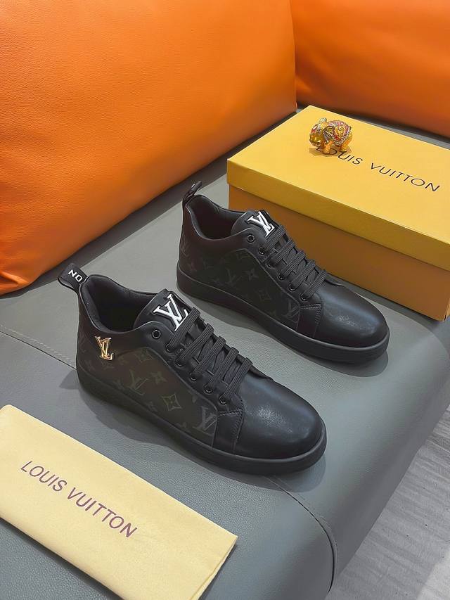 商品名称：LOUIS VUITTON 路易 威登 正规码数: 38-44 休闲鞋 商品材料：精选 牛皮鞋面，柔软羊皮内里；原厂大底。