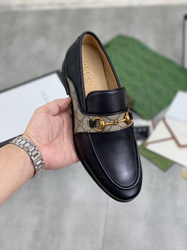 工厂价 实价 真皮大底系列 水染牛里 GUCCI 古驰 皮鞋 顶级代购男士专柜同步 发售， 意大利进口顶级原版小牛皮头层牛皮内里 原厂特供原版底，做工精细 无可
