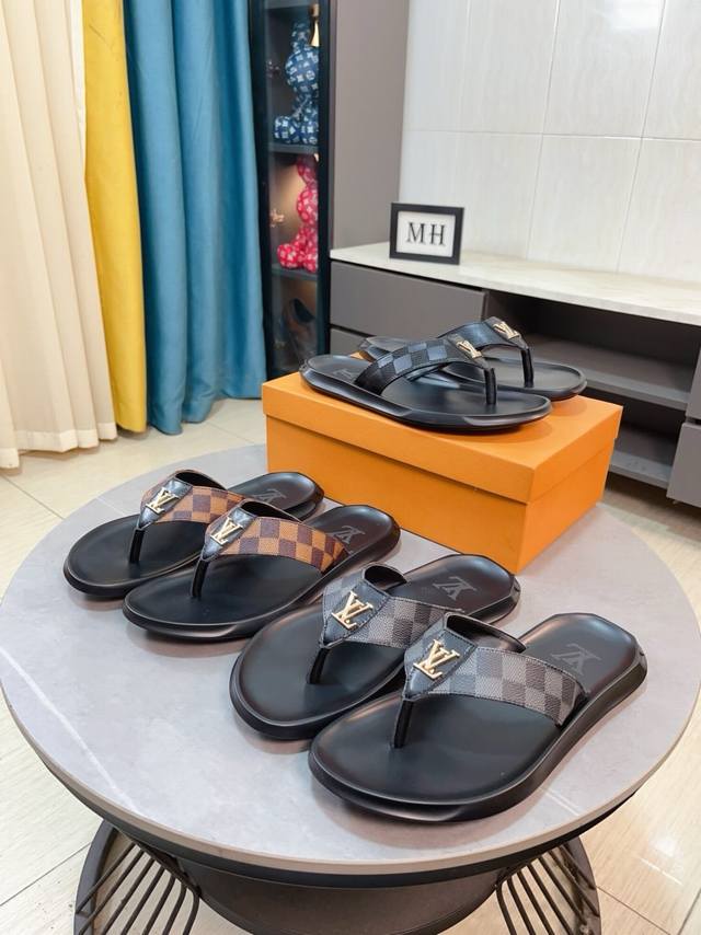 出厂价 lv-路易威登 新品男士凉拖鞋，高端精品，鞋面精致压花logo装饰，精细做工，鞋底超软，休闲宽松舒适型，夏季必入哦！size：38-44