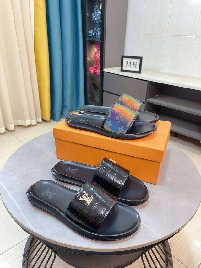出厂价 lv-路易威登 新品男士凉拖鞋，高端精品，鞋面精致压花logo装饰，精细做工，鞋底超软，休闲宽松舒适型，夏季必入哦！size：38-44