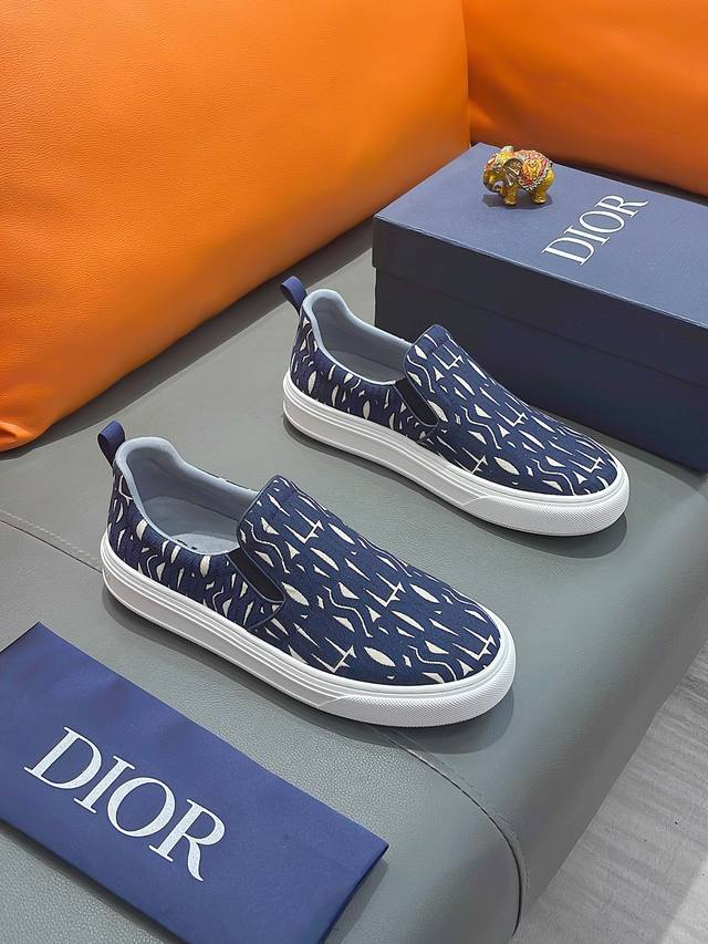 商品名称：DIOR 迪奥 正规码数: 38-44 套脚鞋 商品材料：精选 牛皮鞋面，柔软羊皮内里；原厂大底。