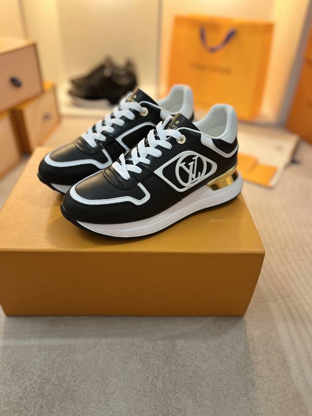 Louis Vuitton Neo Run Away系列，路易威登汲取经典跑鞋的设计精髓，Neo Run Away运动鞋以双色牛皮革升级品牌经典Run Away