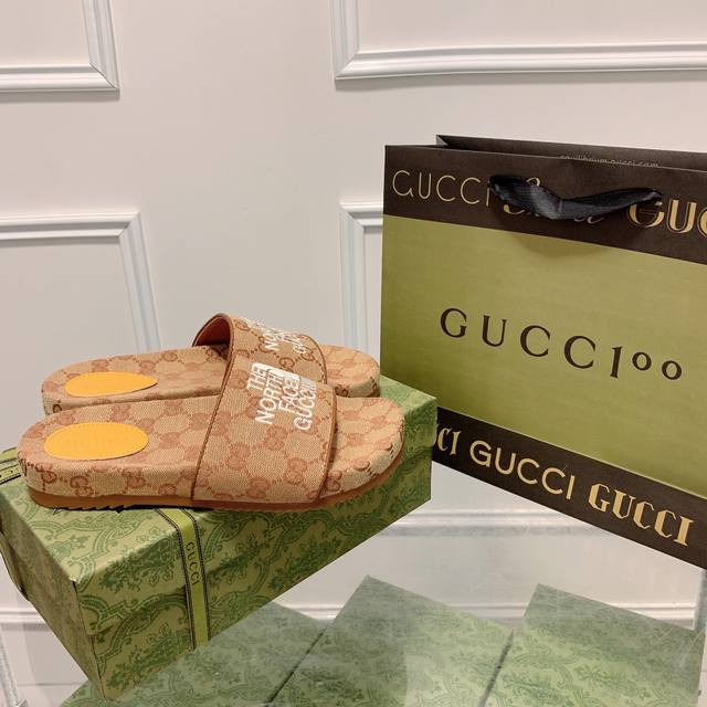 出厂价: Gucci 北面联名春夏新款电绣厚底拖鞋 爆款上线 完美诠释的淋漓尽致！原版开发支持市场任意对比！用心的材料！历经数月打造！版型做到极致漂亮！独具魅力