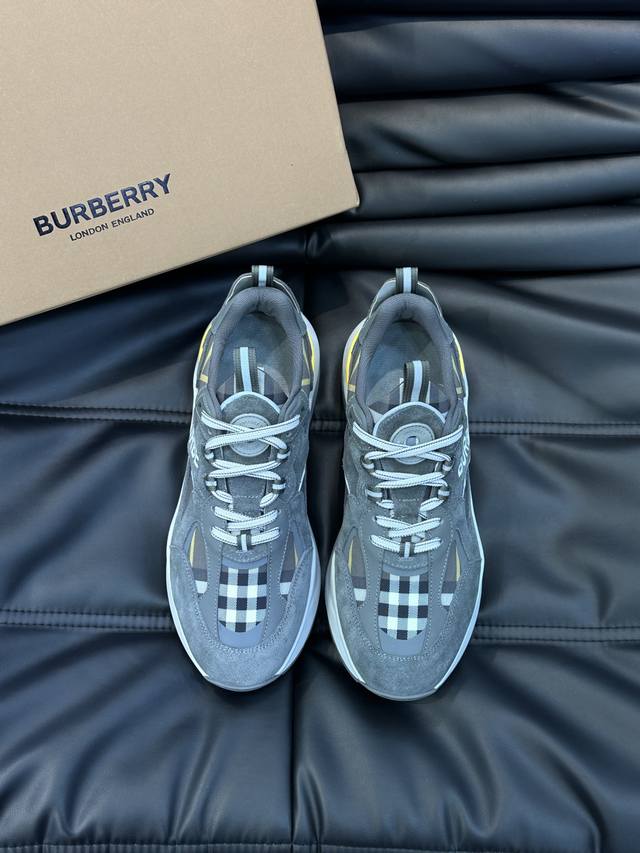 Burberr* 男士增高运动鞋！高端品质，鞋面选用头层牛皮拼接原版帆布，整体低调又不失时尚，时装秀灵感运动鞋，装饰品牌典藏 Vintage 复古格纹，搭配厚底