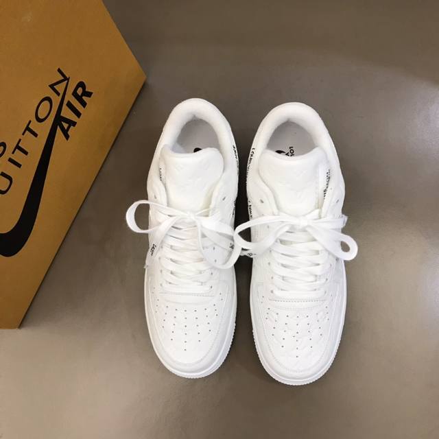 OUIS *UITTO* x OFF-WHITE x Nike 三方联名！潮酷男士休闲运动鞋，配色无敌，设计思路基本上是延续 THE TEN 的风格，Swoos