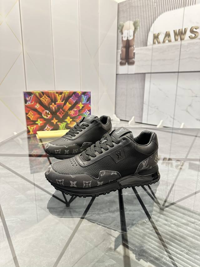 售 价: ￥ 商品商标：LV* 路易威登* 低帮休闲鞋正码码数: 38-44 可订做45 商品材料：鞋面进口牛皮，羊皮内里，原版大底。编 号：5679