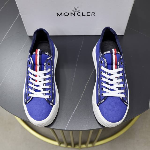 出厂价： MONCLER 盟可睐 蒙口 -鞋面：品牌布匹拼接皮料车-内里：舒适透气 情侣款 -大底：原版轻便耐磨大底-超高品控 做工精细：凸显 高端 贵气 档次