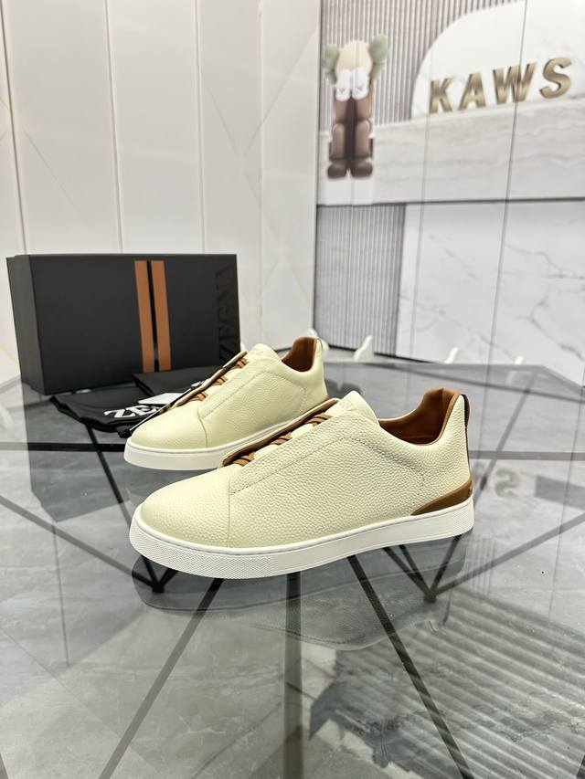 售 价: ￥ 高端品质 商品商标：杰尼* 杰尼亚* 低帮休闲鞋 一脚蹬正码码数: 38-47 可订做46.47 商品材料：鞋面进口头层牛皮，牛皮内里，牛皮垫脚，