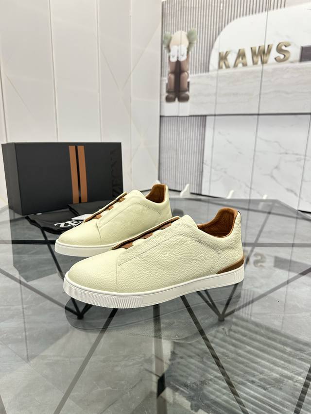 售 价: ￥ 高端品质 商品商标：杰尼* 杰尼亚* 低帮休闲鞋 一脚蹬正码码数: 38-47 可订做46.47 商品材料：鞋面进口头层牛皮，牛皮内里，牛皮垫脚，