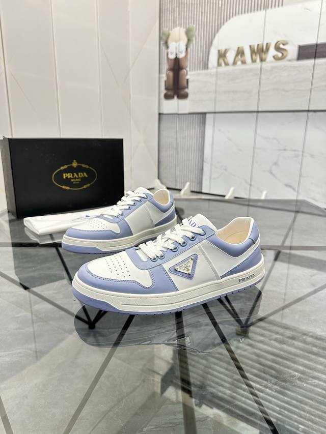 售 价: ￥ 商品商标： Prada * 普拉达* 低帮休闲鞋正码码数: 38-44 可订做45 商品材料：鞋面进口牛皮，羊皮内里，原版大底。编 号：020