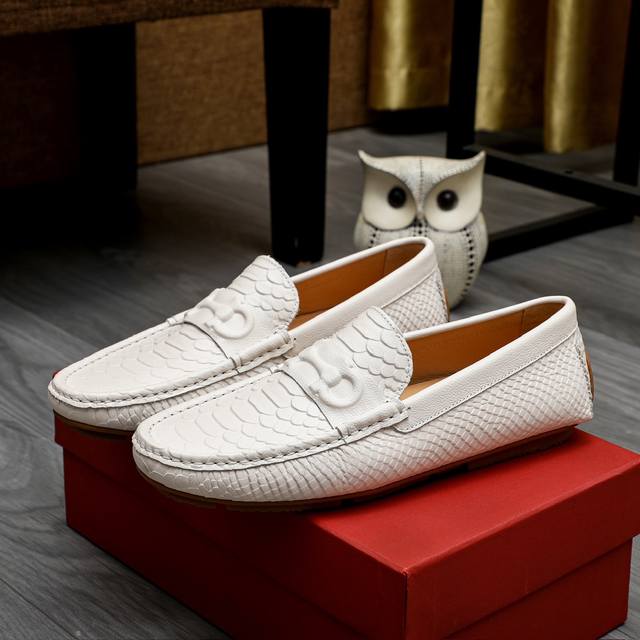 工厂价 Ferragamo 菲拉格慕 爆款时尚休闲套脚鞋官网专柜1:1制作，原版开模好质量看得见，进口高端头层小牛皮，皮内里纹路很清优质防水防滑耐磨大底高品质低