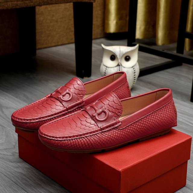 工厂价 Ferragamo 菲拉格慕 爆款时尚休闲套脚鞋官网专柜1:1制作，原版开模好质量看得见，进口高端头层小牛皮，皮内里纹路很清优质防水防滑耐磨大底高品质低