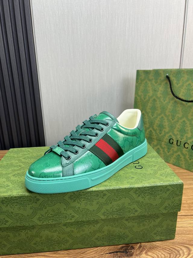 工厂价 ＧＵＣＣＩ古奇.经典爆款小白鞋常年热卖标准码：女码35-40男码38-44 女 男45可定做 等级：官网同款 原单品质 材料：原版皮 原版牛皮内里 原版