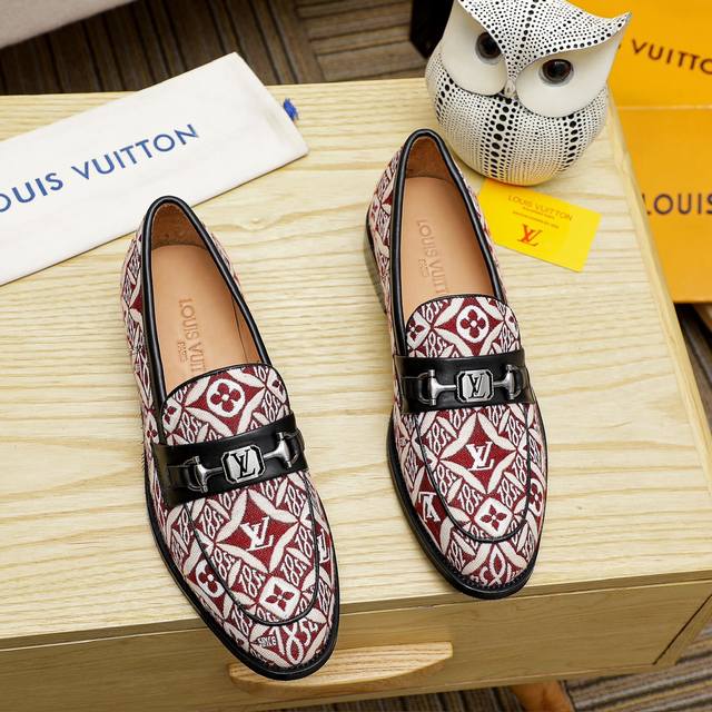 工厂价 LOUIS VUITTON 里 路易威登 新款男士休闲商务皮鞋官网原版复制，鞋面采用进口官网1:1材料制作意大利牛皮面，水染内里绝非一般的工艺制造，大厂
