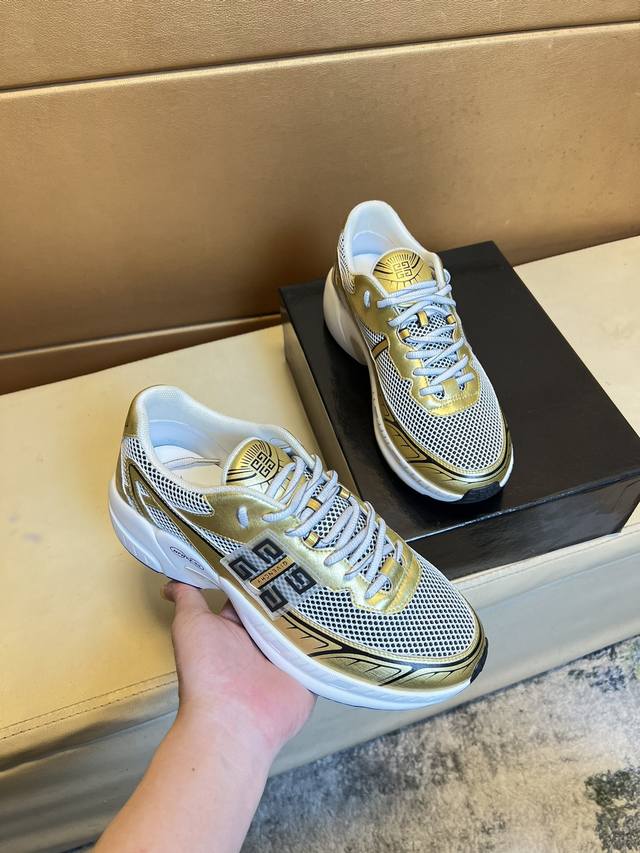 GIV纪梵NFNTY-52 新品运动鞋size；39~44 38.45定制 奢华与科技的完美搭配当奢华与科技碰撞，时尚界便迎来了全新的传奇Given＊推出的最新