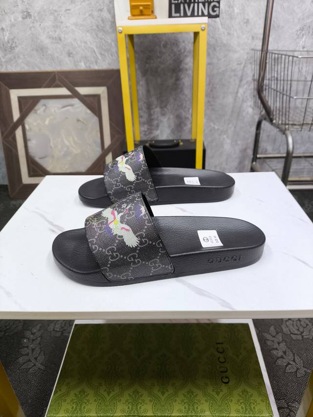 实价 情侣款 GUCCI-古奇 百搭休闲拖鞋，进口原版材质，羊皮内里 高档舒适，原版大底轻盈耐磨！纯手工制作，细节决定品质！37-44 35.36.46.47定