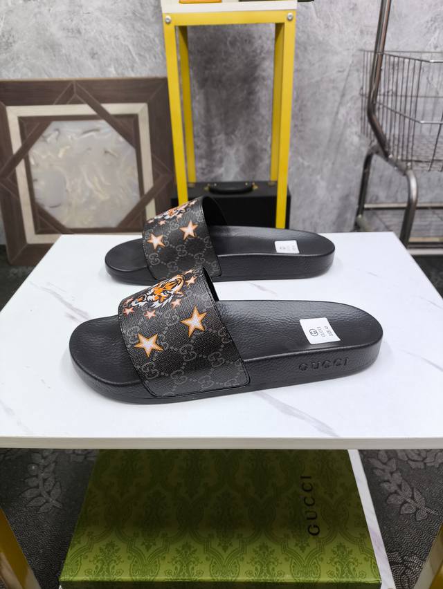 实价 情侣款 GUCCI-古奇 百搭休闲拖鞋，进口原版材质，羊皮内里 高档舒适，原版大底轻盈耐磨！纯手工制作，细节决定品质！37-44 35.36.46.47定