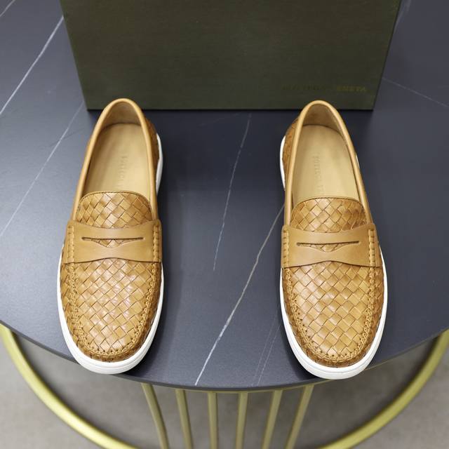 出厂价： BOTTEG* VENET* 高端精品Size：38-44 45定做 BV新品，小牛皮人工编织经典风格与当代时尚气质和谐交融，橡胶鞋底轻便灵活,水染牛