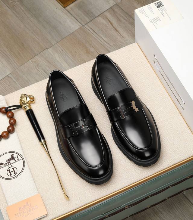 出厂价 原版大底品牌：Hermès 爱马仕 标准码：男码39-44 38、45可以定做 等级：官网同款 原单品质材料：原版柔软小牛皮 水染牛皮内里 原版意大利原