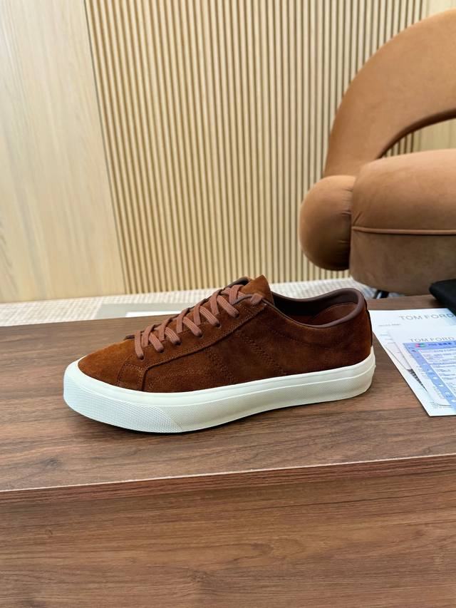 出厂价 汤姆 TOM FORD 美国复古轻奢款size：39-45TOM FORD来自欧美品牌，贸易原单，国内罕见，不易撞款 春夏穿到秋冬，跨越温差限制，又能驾