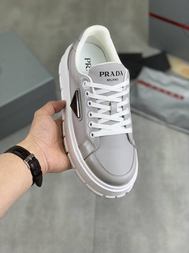 工厂价 实价 顶级版本 官网爆款上市， 潮牌 普拉达Prada 主推爆款，前卫百搭时尚男鞋私版开模，牛皮面拼接1：1复刻..时尚干脆、原版进口牛皮内里牛皮垫脚；