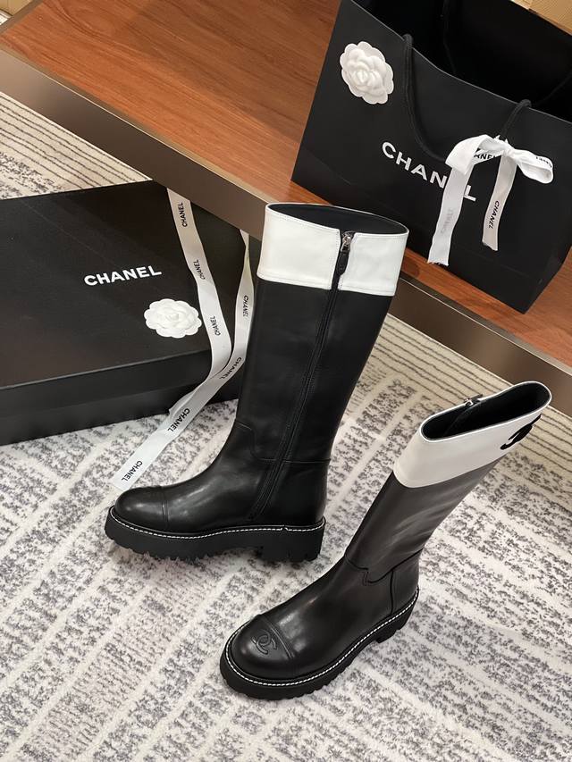 CHANE※小香长靴本季秋冬季必备单品！！厚底长靴马丁靴版小红书力推款，怎么搭配都好看，时髦精必备，香奈儿女士钟爱简约又难以抗拒系搭配展现与众不同的穿搭风格、自
