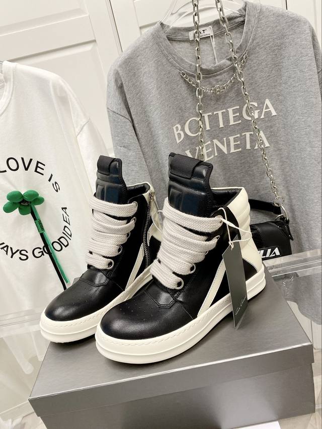 瑞克.欧文斯 Rick Owens 22ss秋冬新款高帮真皮系列 倒三角粗鞋带鞋面及内里采用全粒面水染小牛皮，鞋垫采用小牛皮，定制加大鸡眼，定制定染，奶香底尺码