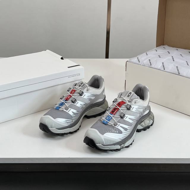 顶级版本 男码10SALOMON萨洛蒙x MM6马吉拉 联名 X-Alp系列 情侣款 户外 休闲 运动鞋 这款由MM6全新演绎的X-AIp专注于其空气动力学的外