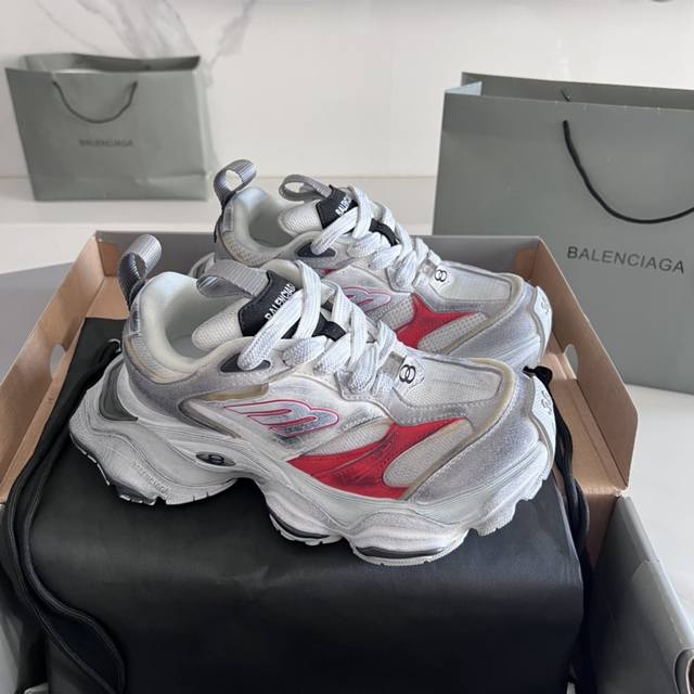 巴黎5XL 正确版： Balenciaga巴黎世家CARGO 23ss 走秀款 做旧工艺采用手工制作完成，每款鞋的做旧程度、擦破大小及范围具有一定的差异性，属于