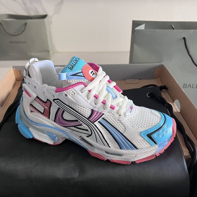 顶级版本： Balenciaga 巴黎7.5 巴黎世家 最新配色潮流复古休闲鞋 通过溢胶、做旧、缝线等细节，展示了设计师 Demna 的运动鞋风格，用一双 旧鞋