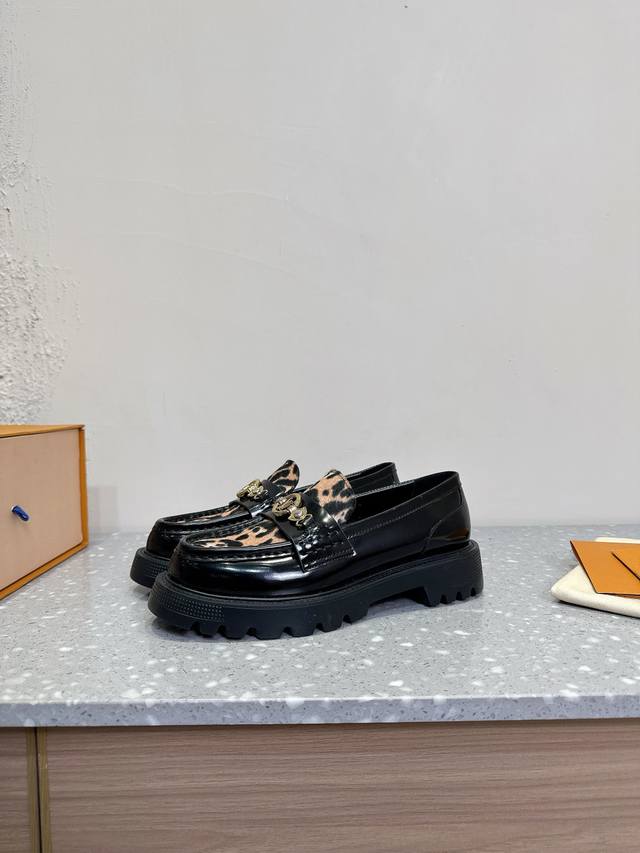 Louis Vuitto 路易威登 经典新款 Skate运动休闲厚底鞋 你的穿搭今日分享 Louis Vuitton 老花厚底乐福鞋Archlight 运动鞋出