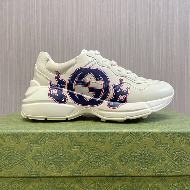 Gucci 顶级版本 龙年新款 老爹鞋系列款GG情侣款老爹鞋，近几年一直火爆；新色更新不断；明星 网红 直播等必定种草打call经典时尚风格，皮面做旧、5D绘图
