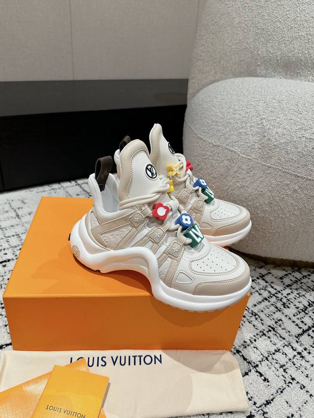 顶级版本Louis Vuiton 路易威登 24 新款 七夕限定 LV Archlight系列拱桥底老爹鞋休闲厚底系带运动鞋顶级版本原版购入开发做货此款LV老爹